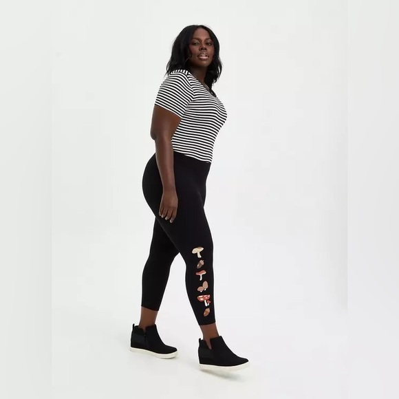 Her Universe Pants - Her Universe Studio Ghibli Totoro Crop Leggings